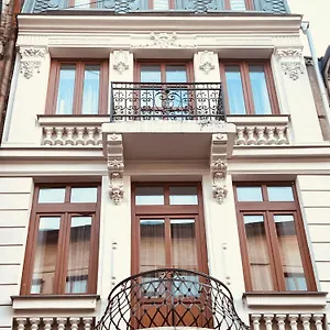 https://selari-chambre.bucharesthotelsnow.com